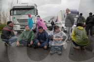 NEWS - Flüchtlinge aus dem Nea Kavala Flüchtlingslager blockieren Autobahn