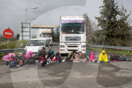 NEWS - Flüchtlinge aus dem Nea Kavala Flüchtlingslager blockieren Autobahn