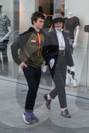 PEOPLE - Diane Keaton mit Sohnemann in Beverly Hills