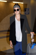 PEOPLE - Cara Delevingne landet am Flughafen JFK