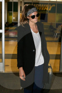 PEOPLE - Cara Delevingne landet am Flughafen JFK