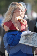 PEOPLE - Kelly Rohrbach hat Zeit für News auf dem Filmset