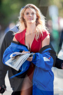 PEOPLE - Kelly Rohrbach hat Zeit für News auf dem Filmset