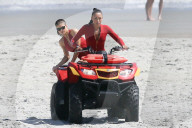 PEOPLE - Efron, Daddario und Dwayne Johnson auf dem Set zu "Baywatch"