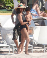 EXKLUSIV - Läuft da wieder was? Halle Berry und Oliver Martinez ganz vertraut in Mexiko