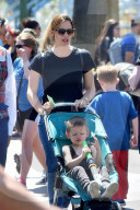 PEOPLE - Jennifer Garner schiebt den Nachwuchs durchs Disneyland