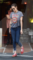 PEOPLE - Kristen Stewart macht eine Rauchpause nach dem Essen