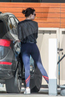 PEOPLE - Emma Stone trägt hautenge Leggins zum Fitness