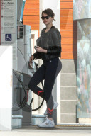 PEOPLE - Emma Stone trägt hautenge Leggins zum Fitness
