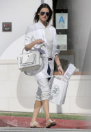 PEOPLE - Alessandra Ambrosio geht shoppen