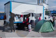 NEWS - Griechenland: Flüchtlings-Alltag beim Hafen von Piraeus