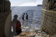 NEWS - Griechenland: FlÃ¼chtlings-Alltag beim Hafen von Piraeus