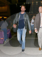 EXKLUSIV - Gerard Butler mit neuer Freundin am Flughafen von LA