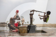 REPORTAGE - Indonesien: Trinkwassermangel wegen steigendem Meeresspiegel auf Kutubdia
