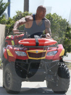 PEOPLE - Dreharbeiten zu 'Baywatch' 