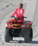 PEOPLE - Dreharbeiten zu 'Baywatch' 