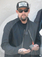 EXKLUSIV - Benji Madden zeigt seine Kopf-Tattoos