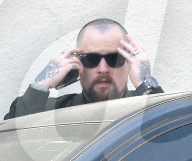 EXKLUSIV - Benji Madden zeigt seine Kopf-Tattoos