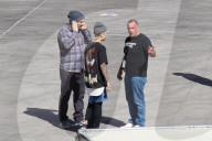 EXKLUSIV - Justin Bieber skated vor seinem Tour-Tross in Glendale
