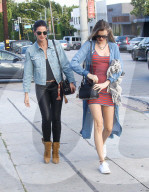 PEOPLE - Lily Adridge und Behati Prinsloo in West Hollywood unterwegs