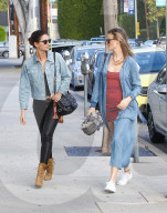 PEOPLE - Lily Adridge und Behati Prinsloo in West Hollywood unterwegs