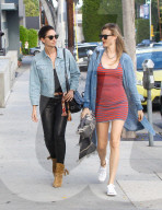 PEOPLE - Lily Adridge und Behati Prinsloo in West Hollywood unterwegs