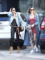 PEOPLE - Lily Adridge und Behati Prinsloo in West Hollywood unterwegs