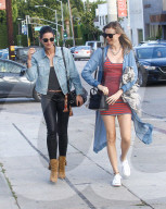PEOPLE - Lily Adridge und Behati Prinsloo in West Hollywood unterwegs