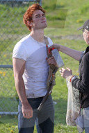 EXKLUSIV - KJ Apa bei Dreharbeiten zu 'Riverdale'