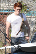 EXKLUSIV - KJ Apa bei Dreharbeiten zu 'Riverdale'