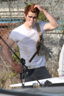 EXKLUSIV - KJ Apa bei Dreharbeiten zu 'Riverdale'