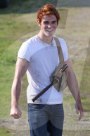 EXKLUSIV - KJ Apa bei Dreharbeiten zu 'Riverdale'