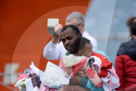 NEWS - Italien: Flüchtlinge sind in Salerno angekommen