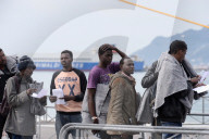NEWS - Italien: Flüchtlinge sind in Salerno angekommen