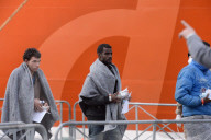 NEWS - Italien: Flüchtlinge sind in Salerno angekommen