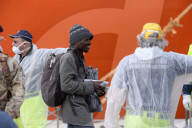 NEWS - Italien: Flüchtlinge sind in Salerno angekommen