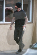 EXKLUSIV - Brooklyn Beckham liebäugelt mit einem neuen Tattoo