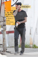 EXKLUSIV - Brooklyn Beckham liebäugelt mit einem neuen Tattoo