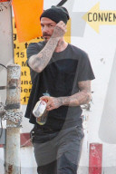 EXKLUSIV - Brooklyn Beckham liebäugelt mit einem neuen Tattoo