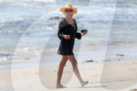 EXKLUSIV - Camille Grammar mit einem 'Mystery Man' am Beach von Malibu