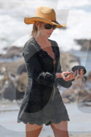 EXKLUSIV - Camille Grammar mit einem 'Mystery Man' am Beach von Malibu