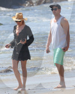 EXKLUSIV - Camille Grammar mit einem 'Mystery Man' am Beach von Malibu