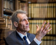 PORTRAIT -  Michael Lynton 
