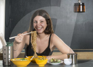 PORTRAIT - Henry Chung Koch im Lady Noodles in Peckham