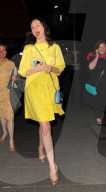 PEOPLE - Sophie Ellis Bextor im sonnengelben Kleid in Mayfair unterwegs