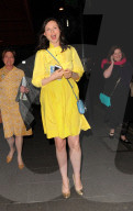 PEOPLE - Sophie Ellis Bextor im sonnengelben Kleid in Mayfair unterwegs