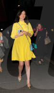 PEOPLE - Sophie Ellis Bextor im sonnengelben Kleid in Mayfair unterwegs