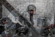 REPORTAGE - Gaza Konflikt: 13 jährige Debes Talati arbeitet für seinen Vater in Gaza-Stadt