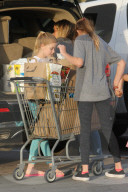 PEOPLE - Denise Richards bummelt mit den Kids in Malibu