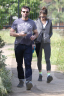 PEOPLE - Alessandra Ambrosio gibt sich mit Ehemann Jamie sportlich